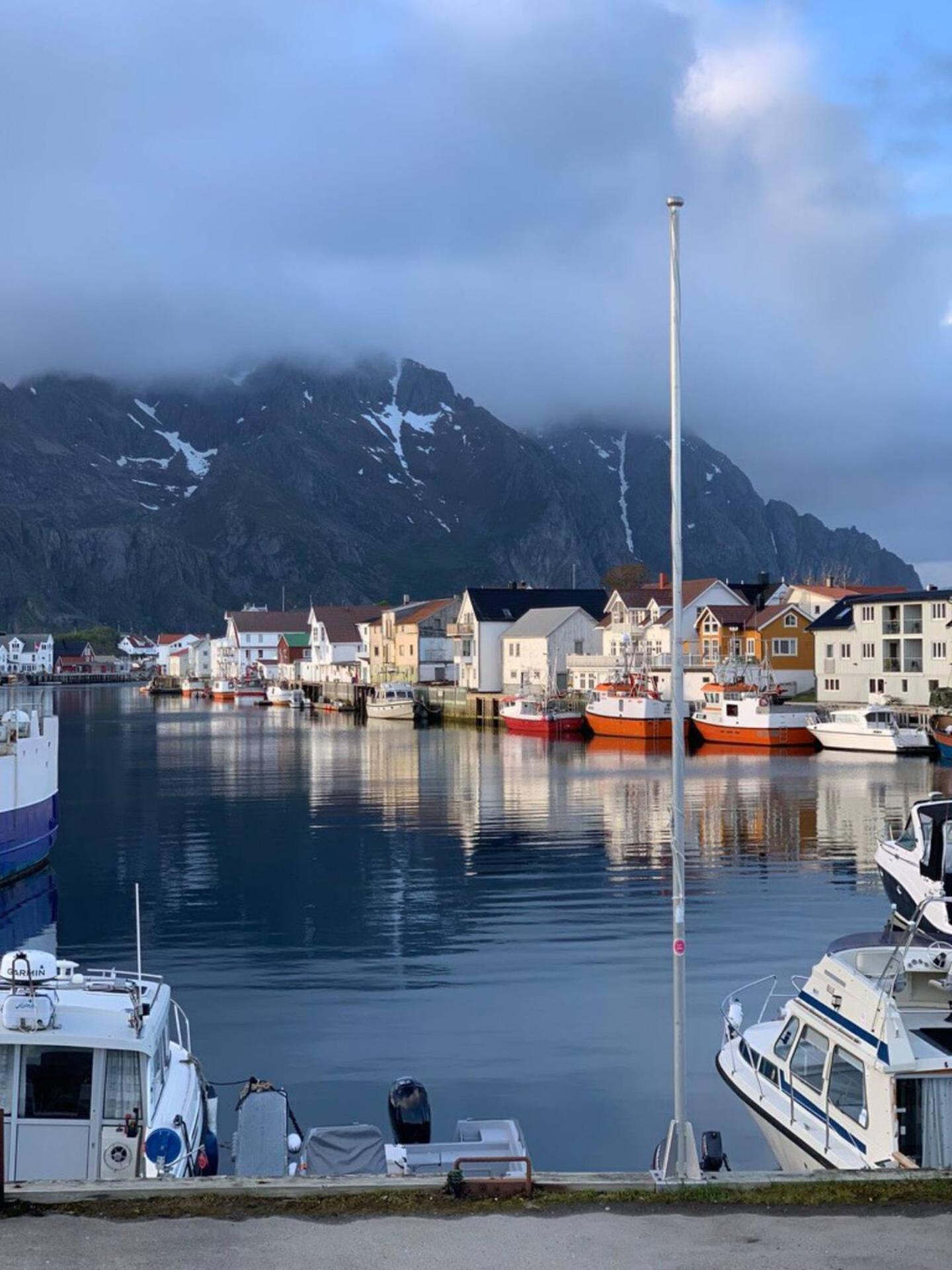 Stor Moderne Leilighet I Henningsvaer, 70 Kvm Exteriér fotografie